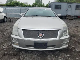 2008 Cadillac STS RWD z VIN 1G6DK67V880159279, wystawiony jako Copart lot #55487375 z przebiegiem 73 341 mil mil oraz Szkody całkowita. Historia ofert i sprzedaży dostępna na DreamBid. Obrazek 5.