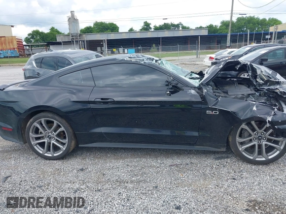 2023 Ford Mustang GT z VIN 1FA6P8CF1P5300833, wystawiony jako IAAI lot #42253780 z przebiegiem 31 868 mil mil oraz . Historia ofert i sprzedaży dostępna na DreamBid. Obrazek 13.