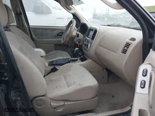 2007 Ford Escape XLT with VIN 1FMYU03107KC08224, listed as a IAAI auction lot 41796105 with 194,640 mi miles. Bid and sale history available at carsss.com. Image 5.