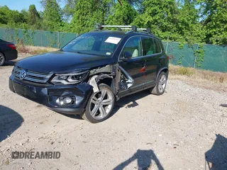 2014 Volkswagen Tiguan S z VIN WVGBV3AX5EW560393, wystawiony jako IAAI lot #42105203 z przebiegiem 102 001 mil mil oraz . Historia ofert i sprzedaży dostępna na DreamBid. Obrazek 2.