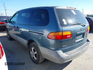 2000 Toyota Sienna CE with VIN 4T3ZF19CXYU261572, listed as a IAAI auction lot 41867445 with 204,765 mi miles. Bid and sale history available at carsss.com. Image 3.