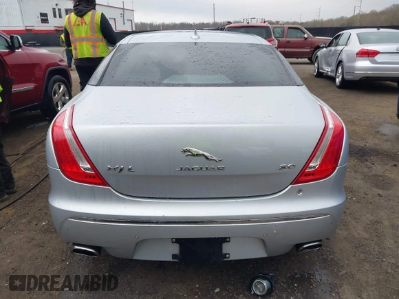 2015 Jaguar XJ with VIN SAJWA2GZ8F8V83551, listed as a IAAI auction lot 41909403 with 112,098 mi miles. Bid and sale history available at carsss.com. Image 17.