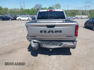 2025 Ram 1500 Big Horn z VIN 1C6RRFFG4SN502088, wystawiony jako IAAI lot #42144309 z przebiegiem 20 991 mil mil oraz . Historia ofert i sprzedaży dostępna na DreamBid. Obrazek 17.