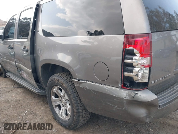 2007 Chevrolet Suburban LT с VIN 3GNFC16007G191138, выставлен на аукционе IAAI как лот 41425886 с пробегом 150 250 миль миль и . История ставок и продаж доступна на DreamBid. Изображение 13.