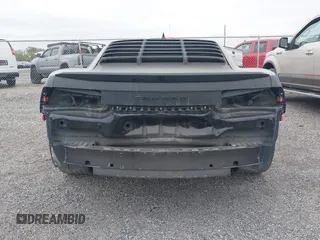 2010 Chevrolet Camaro 2SS z VIN 2G1FK1EJ9A9137692, wystawiony jako IAAI lot #42085420 z przebiegiem 169 665 mil mil oraz . Historia ofert i sprzedaży dostępna na DreamBid. Obrazek 6.