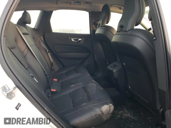 2022 Volvo XC60 Momentum z VIN YV4L12DK7N1964479, wystawiony jako Copart lot #48478565 z przebiegiem 41 698 mil mil oraz Czysty tytuł • Clean title. Historia ofert i sprzedaży dostępna na DreamBid. Obrazek 10.