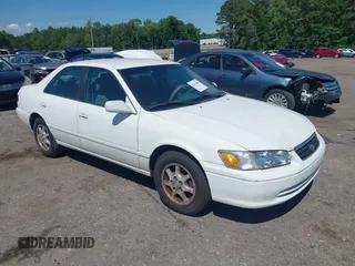 2000 Toyota Camry CE with VIN 4T1BG22K5YU759032, listed as a IAAI auction lot 42191086 with 359,083 mi miles. Bid and sale history available at carsss.com. Image 1.