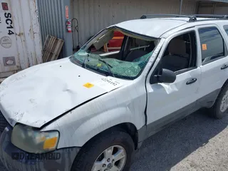 2005 Ford Escape XLT с VIN 1FMYU93165KA70903, выставлен на аукционе IAAI как лот 42291192 с пробегом 235 796 миль миль и . История ставок и продаж доступна на DreamBid. Изображение 6.