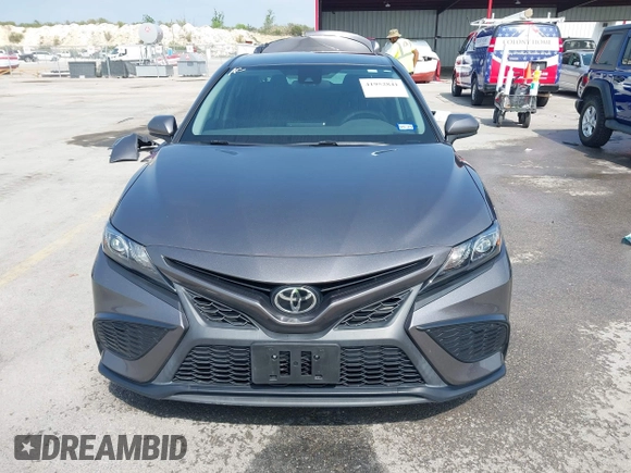 2021 Toyota Camry SE Nightshade with VIN 4T1G11AK3MU457011, listed as a IAAI auction lot 41952841 with 33,032 mi miles. Bid and sale history available at carsss.com. Image 13.