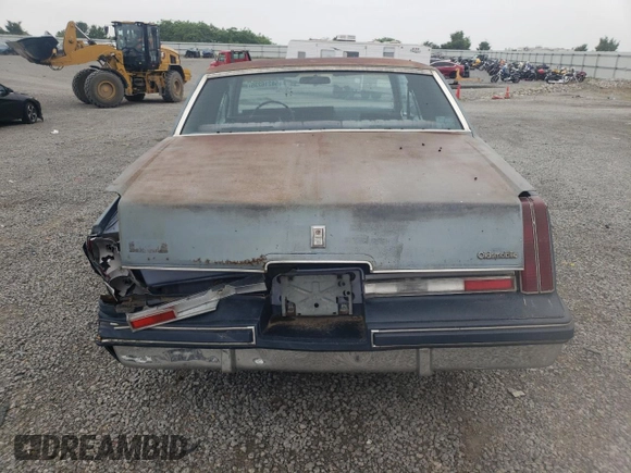 1983 Oldsmobile Cutlass Supreme z VIN 1G3AR47A1DM520447, wystawiony jako Copart lot #58216235 z przebiegiem 88 361 mil mil oraz Szkoda całkowita • Salvage title. Historia ofert i sprzedaży dostępna na DreamBid. Obrazek 6.