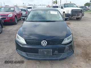 2014 Volkswagen Jetta SE with VIN 3VWD17AJ0EM381770, listed as a IAAI auction lot 42487960 with 135,747 mi miles and . Bid and sale history available at DreamBid. Image 6.