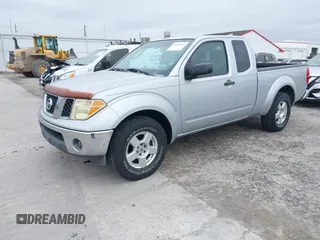 2007 Nissan Frontier SE z VIN 1N6AD06U87C424521, wystawiony jako IAAI lot #41416587 z przebiegiem 89 607 mil mil oraz . Historia ofert i sprzedaży dostępna na DreamBid. Obrazek 2.
