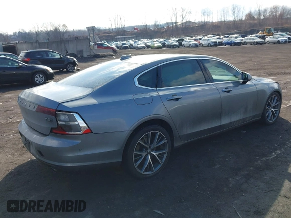 2018 Volvo S90 Momentum with VIN LVY982MK9JP023138, listed as a IAAI auction lot 41662118 with 143,464 mi miles. Bid and sale history available at carsss.com. Image 4.
