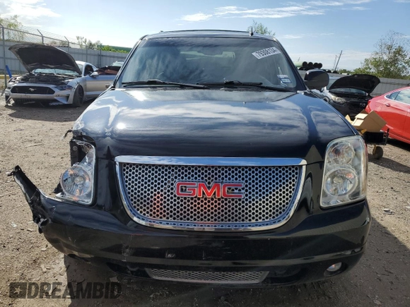 2014 GMC Yukon Denali z VIN 1GKS1EEF9ER130219, wystawiony jako Copart lot #79308134 z przebiegiem Nie podano mil oraz Czysty tytuł • Clean title. Historia ofert i sprzedaży dostępna na DreamBid. Obrazek 5.