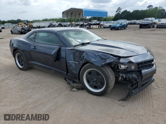 2013 Chevrolet Camaro LS z VIN 2G1FA1E36D9179469, wystawiony jako Copart lot #53968305 z przebiegiem 173 426 mil mil oraz Szkoda całkowita • Salvage title. Historia ofert i sprzedaży dostępna na DreamBid. Obrazek 4.