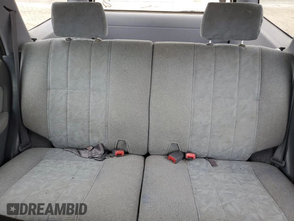 2000 Toyota 4Runner SR5 z VIN JT3GN86R6Y0145225, wystawiony jako Copart lot #58648785 z przebiegiem 162 374 mil mil oraz Czysty tytuł • Clean title. Historia ofert i sprzedaży dostępna na DreamBid. Obrazek 10.