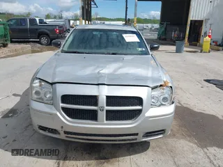 2005 Dodge Magnum SXT z VIN 2D4GZ48V358579406, wystawiony jako IAAI lot #42198627 z przebiegiem 264 473 mil mil oraz . Historia ofert i sprzedaży dostępna na DreamBid. Obrazek 12.