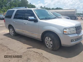 2013 Lincoln Navigator z VIN 5LMJJ2H54DEL04530, wystawiony jako IAAI lot #42430289 z przebiegiem 205 202 mil mil oraz . Historia ofert i sprzedaży dostępna na DreamBid. Obrazek 1.