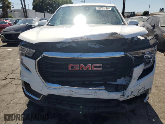 2024 GMC Terrain SLE z VIN 3GKALMEG3RL345620, wystawiony jako Copart lot #63910315 z przebiegiem 22 888 mil mil oraz Czysty tytuł • Clean title. Historia ofert i sprzedaży dostępna na DreamBid. Obrazek 5.