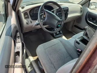 2000 Ford Ranger XLT z VIN 1FTZR15X2YPB55144, wystawiony jako Copart lot #62490945 z przebiegiem 205 615 mil mil oraz Czysty tytuł • Clean title. Historia ofert i sprzedaży dostępna na DreamBid. Obrazek 8.
