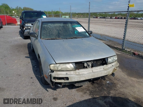 1995 Nissan Altima XE with VIN 1N4BU31D5SC101493, listed as a IAAI auction lot 41913245 with 224,199 mi miles. Bid and sale history available at carsss.com. Image 6.