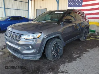 2024 Jeep Compass Latitude z VIN 3C4NJDBN2RT123706, wystawiony jako Copart lot #62509695 z przebiegiem 11 534 mil mil oraz Czysty tytuł • Clean title. Historia ofert i sprzedaży dostępna na DreamBid. Obrazek 1.