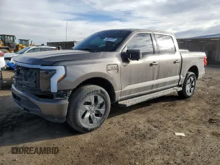 2023 Ford F-150 Lightning Pro z VIN 1FT6W1EV6PWG39428, wystawiony jako Copart lot #46041815 z przebiegiem 3 396 mil mil oraz Szkoda całkowita • Salvage title. Historia ofert i sprzedaży dostępna na DreamBid. Obrazek 1.