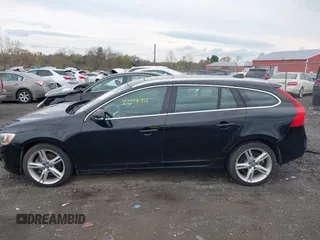 2016 Volvo V60 T5 Premier z VIN YV1612SK7G1308783, wystawiony jako IAAI lot #42016421 z przebiegiem 122 163 mil mil oraz . Historia ofert i sprzedaży dostępna na DreamBid. Obrazek 15.