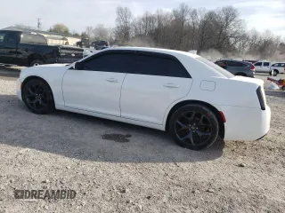 2020 Chrysler 300 S z VIN 2C3CCABG9LH189580, wystawiony jako Copart lot #49543645 z przebiegiem 76 980 mil mil oraz Szkoda całkowita • Salvage title. Historia ofert i sprzedaży dostępna na DreamBid. Obrazek 2.
