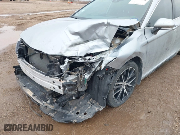 2022 Toyota Camry SE z VIN 4T1G11AK4NU690560, wystawiony jako IAAI lot #42183738 z przebiegiem 53 706 mil mil oraz . Historia ofert i sprzedaży dostępna na DreamBid. Obrazek 6.