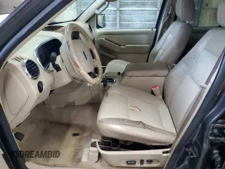 2006 Ford Explorer Eddie Bauer z VIN 1FMEU64E36ZA26238, wystawiony jako Copart lot #52496495 z przebiegiem 259 803 mil mil oraz Szkoda całkowita • Salvage title. Historia ofert i sprzedaży dostępna na DreamBid. Obrazek 7.