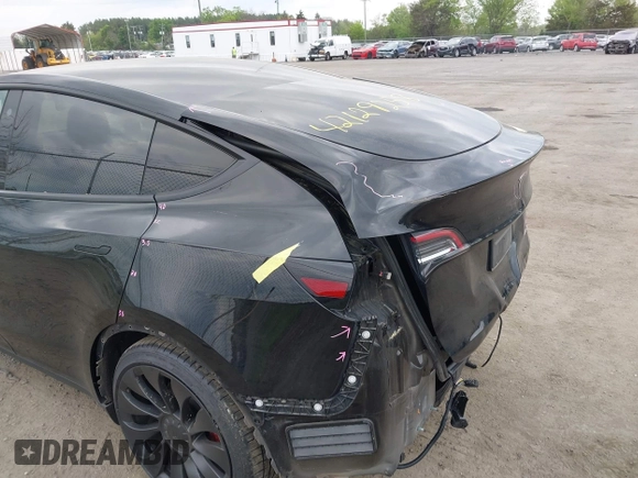 2023 Tesla Model Y Performance z VIN 7SAYGDEF7PF663387, wystawiony jako IAAI lot #42129258 z przebiegiem 42 691 mil mil oraz . Historia ofert i sprzedaży dostępna na DreamBid. Obrazek 6.