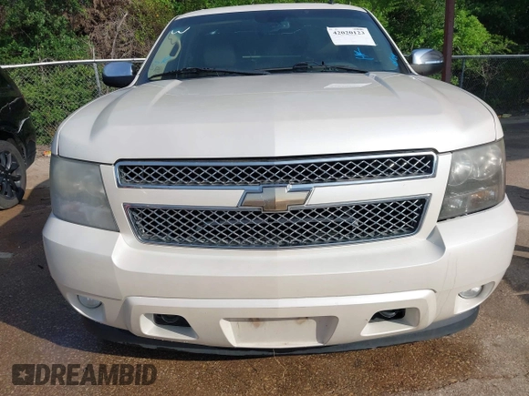 2010 Chevrolet Suburban LTZ with VIN 1GNUKKE38AR251895, listed as a IAAI auction lot 42020123 with 166,130 mi miles. Bid and sale history available at carsss.com. Image 6.