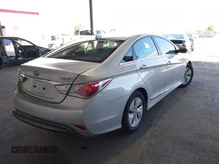 2015 Hyundai Sonata Hybrid Limited with VIN KMHEC4A49FA133103, listed as a IAAI auction lot 41885524 with 122,261 mi miles. Bid and sale history available at carsss.com. Image 4.