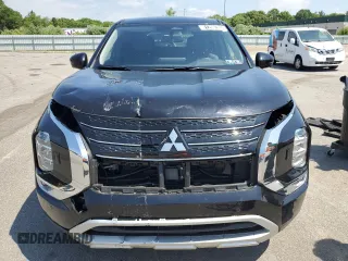 2024 Mitsubishi Outlander SE z VIN JA4J4VA82RZ083346, wystawiony jako Copart lot #61260205 z przebiegiem 11 792 mil mil oraz Czysty tytuł • Clean title. Historia ofert i sprzedaży dostępna na DreamBid. Obrazek 5.