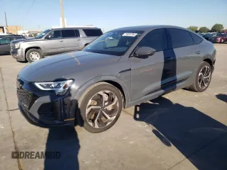 2024 Audi Q8 e-tron Sportback S line Premium Plus z VIN WA1CAAGE9RB032409, wystawiony jako Copart lot #71624704 z przebiegiem 9 364 mil mil oraz Szkoda całkowita • Salvage title. Historia ofert i sprzedaży dostępna na DreamBid. Obrazek 1.