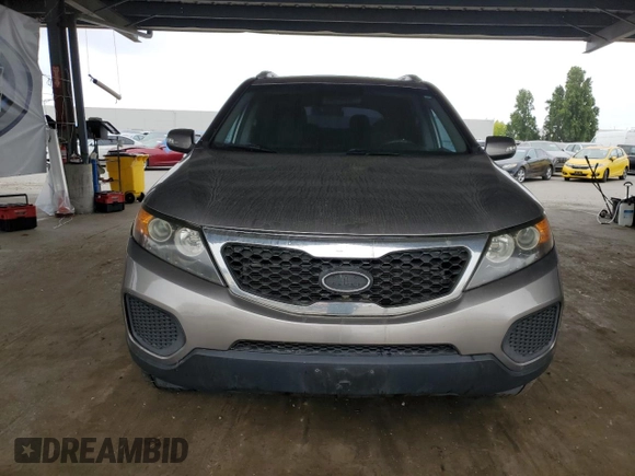 2013 Kia Sorento LX with VIN 5XYKTDA23DG310778, listed as a Copart auction lot 61196035 with 211,842 mi miles and Clean title. Bid and sale history available at DreamBid. Image 5.