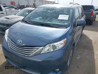 2017 Toyota Sienna XLE Auto Access Seat with VIN 5TDYZ3DC1HS888393, listed as a IAAI auction lot 41572093 with 95,290 mi miles. Bid and sale history available at carsss.com. Image 12.