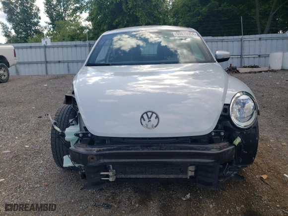2018 Volkswagen Beetle SE with VIN 3VWJD7AT1JM717772, listed as a Copart auction lot 59819964 with 63,690 mi miles and Salvage Title. Bid and sale history available at carsss.com. Image 5.