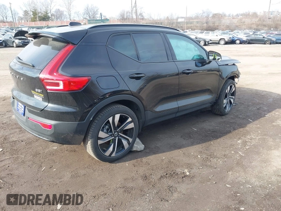 2024 Volvo XC40 Plus Dark Theme with VIN YV4L12UL8R2270960, listed as a IAAI auction lot 41642556 with 5,909 mi miles and . Bid and sale history available at DreamBid. Image 4.