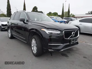 2017 Volvo XC90 Momentum z VIN YV4A22PK8H1114123, wystawiony jako IAAI lot #42189296 z przebiegiem 58 771 mil mil oraz . Historia ofert i sprzedaży dostępna na DreamBid. Obrazek 1.