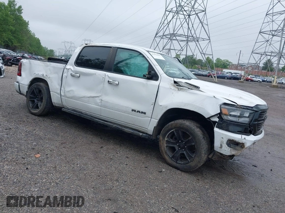 2020 Ram 1500 Big Horn z VIN 1C6SRFFT8LN207821, wystawiony jako IAAI lot #42254465 z przebiegiem 71 158 mil mil oraz . Historia ofert i sprzedaży dostępna na DreamBid. Obrazek 1.