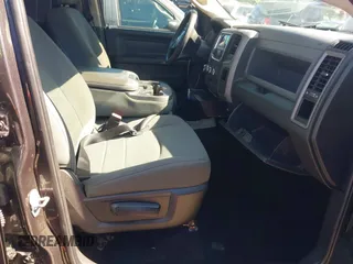 2016 Ram 1500 Express z VIN 1C6RR6KG0GS118906, wystawiony jako IAAI lot #42155565 z przebiegiem 148 016 mil mil oraz . Historia ofert i sprzedaży dostępna na DreamBid. Obrazek 5.