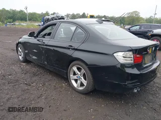 2013 BMW 3 Series 328i xDrive с VIN WBA3B5G59DNS05019, выставлен на аукционе IAAI как лот 42374671 с пробегом 144 097 миль миль и . История ставок и продаж доступна на DreamBid. Изображение 3.