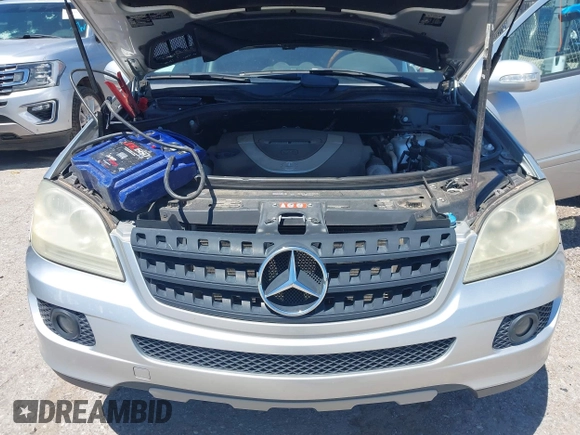2006 Mercedes-Benz M 350 z VIN 4JGBB86E56A029996, wystawiony jako IAAI lot #42314878 z przebiegiem 213 201 mil mil oraz . Historia ofert i sprzedaży dostępna na DreamBid. Obrazek 10.
