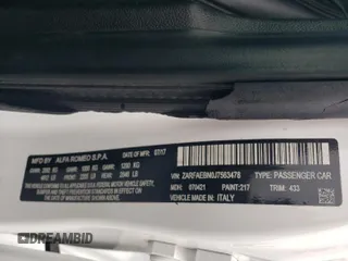 2018 Alfa Romeo Giulia z VIN ZARFAEBN0J7563478, wystawiony jako Copart lot #55683915 z przebiegiem 110 134 mil mil oraz Szkody całkowita. Historia ofert i sprzedaży dostępna na DreamBid. Obrazek 12.