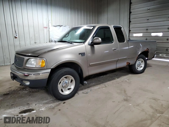 2001 Ford F-150 XL with VIN 1FTRX18L21NB49912, listed as a Copart auction lot 53492365 with 137,171 mi miles and Non Repairable. Bid and sale history available at carsss.com. Image 1.