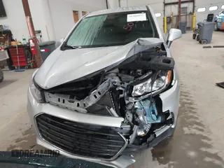 2022 Chevrolet Trax LS with VIN KL7CJNSM5NB550309, listed as a IAAI auction lot 41208893 with 60,580 mi miles. Bid and sale history available at carsss.com. Image 12.