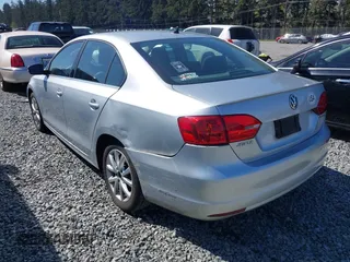 2013 Volkswagen Jetta SE z VIN 3VWDP7AJ0DM447943, wystawiony jako IAAI lot #42021858 z przebiegiem 127 083 mil mil oraz . Historia ofert i sprzedaży dostępna na DreamBid. Obrazek 3.