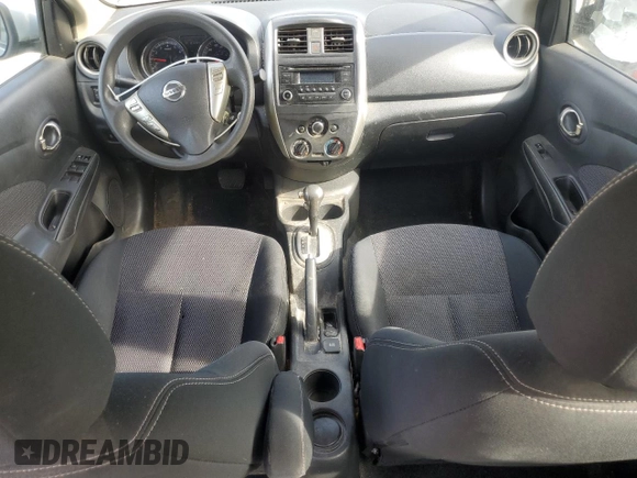 2015 Nissan Versa SV z VIN 3N1CN7AP1FL862953, wystawiony jako Copart lot #54019205 z przebiegiem 87 284 mil mil oraz Szkoda całkowita • Salvage title. Historia ofert i sprzedaży dostępna na DreamBid. Obrazek 8.